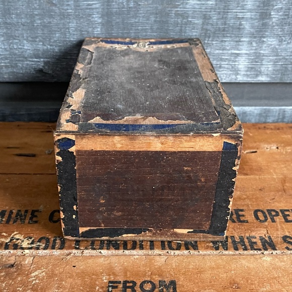 Antique c1915 Queens Trimmed Nailed Guaranteed Havana Filled 5 Cent Cigar Box - Picture 5 of 11